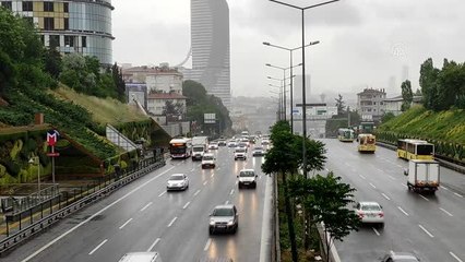 Yağış trafiği olumsuz yönde etkiliyor