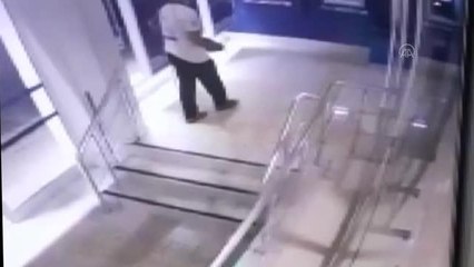 Son dakika haber: Bankadan 200 liralık soygun, güvenlik kameralarına yansıdı