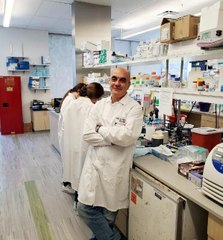 DÜNYACA ÜNLÜ TÜRK CERRAH COVİD-19'UN "HIZLANMIŞ ALZHEİMER" ETKİSİNE KARŞI TEDAVİ GELİŞTİRECEK