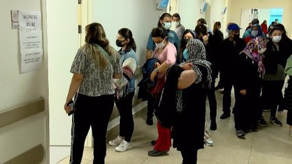 YAĞMURLA AŞI KUYRUKLARI HASTANE İÇİNE TAŞINDI