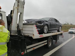 PENDİK'TE KAZA ALANINA DUBA KOYMAYA ÇALIŞAN İŞÇİYE ÇARPIP, AĞIR YARALADI