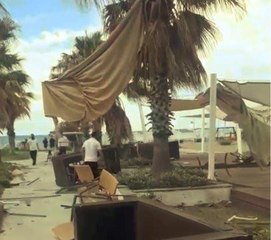 Antalya'da hortum ortalığı savaş alanına çevirdi