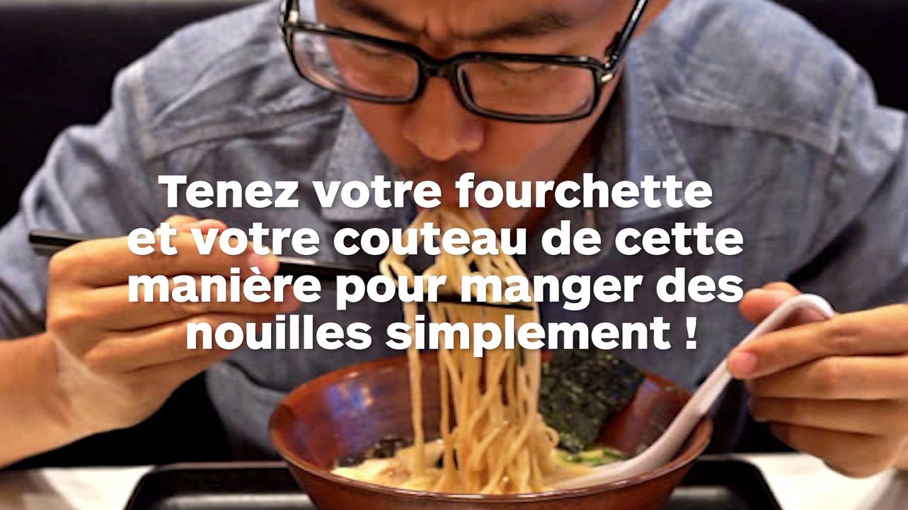 Une simple astuce pour manger des nouilles sans en mettre partout