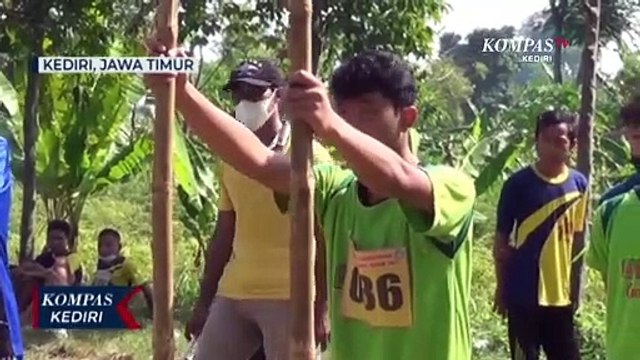 Perlombaan Egrang Kenalkan Anak Dengan Permainan Tradisional