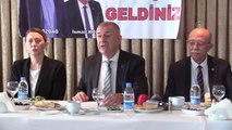 Bağımsız İstanbul milletvekili Ümit Özdağ, İzmir'de temaslarda bulundu