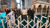 Ayasofya-i Kebir Camii'nde bacağı parmaklığa sıkışan çocuk kurtarıldı