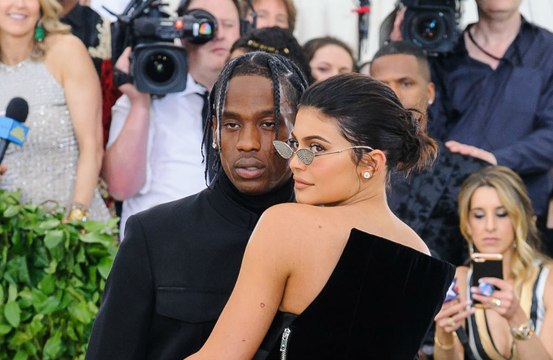 Travis Scott confirma reconciliação com Kylie Jenner em evento: 'Te amo, esposa'