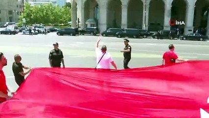 - Cumhurbaşkanı Erdoğan, Türk taraftarı selamladı