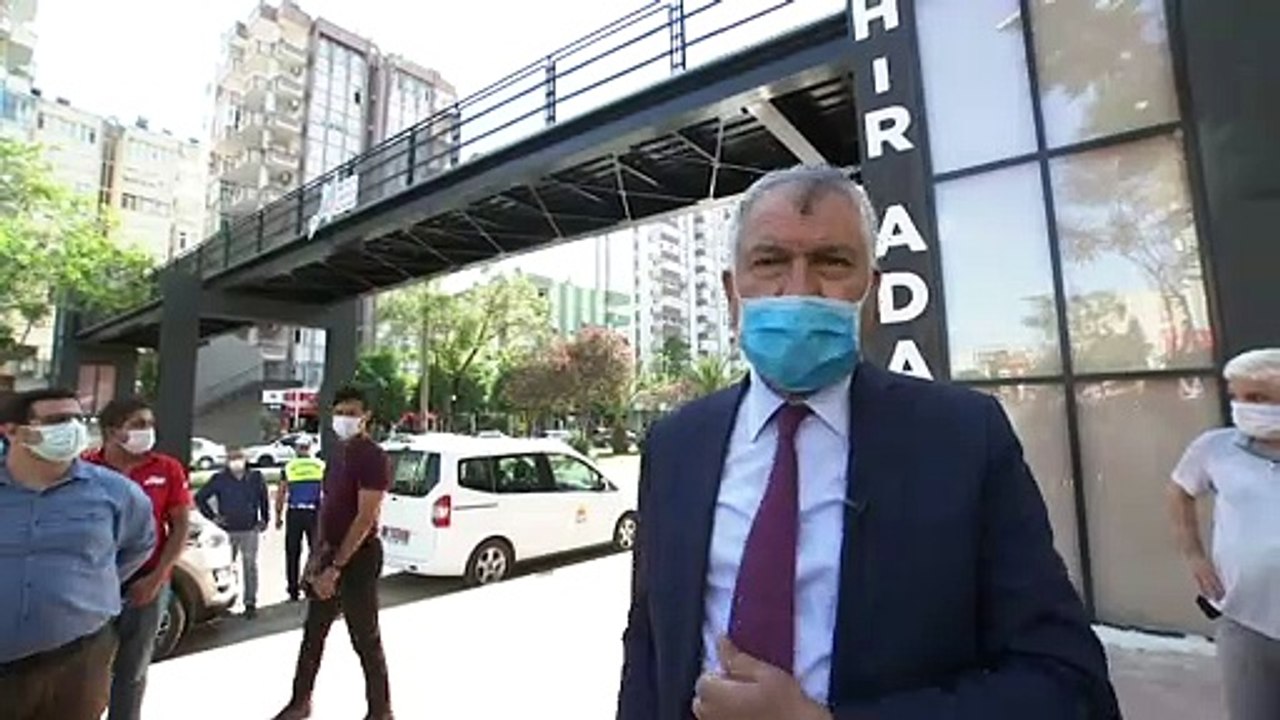 Adana'da üst geçitler asansörleriyle birlikte  vatandaşın hizmetinde