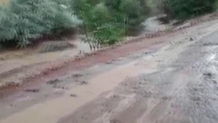 Kırıkkale'de sağanak sel baskınlarına neden oldu