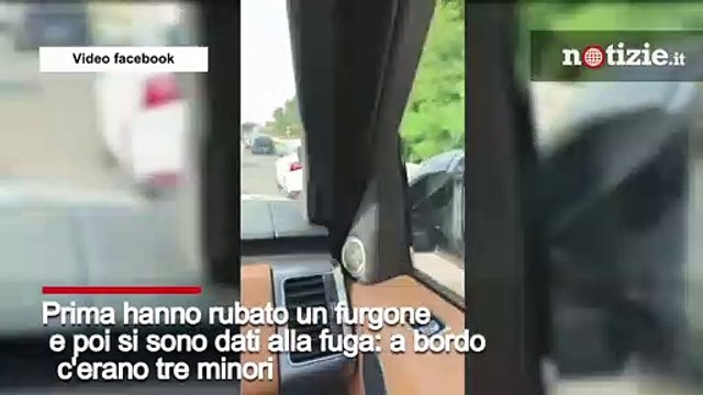 Pavia, tre minorenni rubano un furgone e si schiantano in tangenziale: il video della fuga