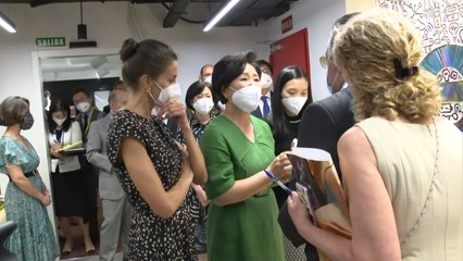 김정숙 여사, 스페인 장애인 지원단체 찾아 기부 복권 구입 / YTN