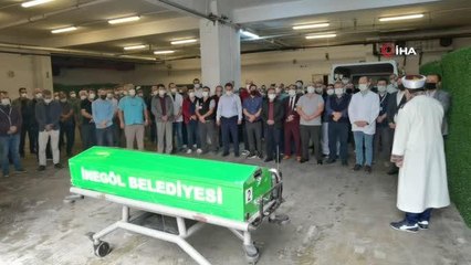 Sevilen sağlık memuruna veda