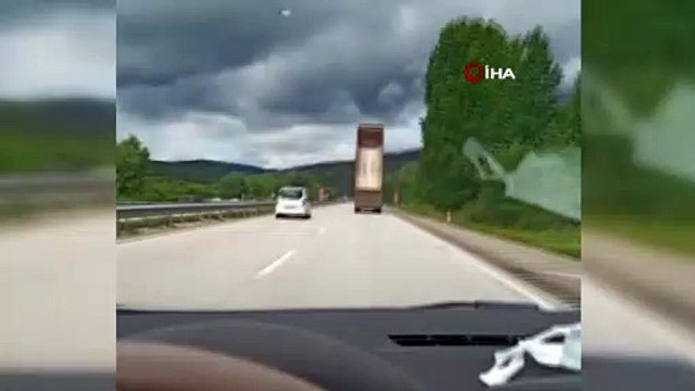 Biri damperi açık şekilde ilerledi, diğeri karacayı görüntüledi