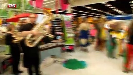 Flashmob i Bilka i Vejle | 04-05-2013 | TV SYD @ TV2 Danmark