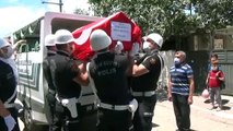 OSMANİYE - Hatay'da otomobilin KGYS direğine çarpması sonucu ölen polisin cenazesi toprağa verildi