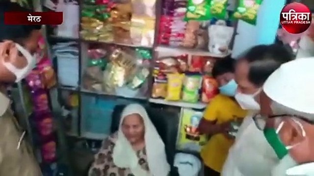 बैटरी रिक्शा में घूम -घूमकर लोगों को वैक्सीन के बारे में जागरूक कर रहे अफसर, देंखे वीडियो