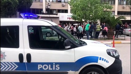 İZMİR - Bir sağlık memuru hastanedeki pansuman odasında ölü bulundu