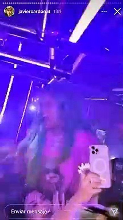 Javier Cardona con Karol G