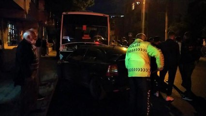 Otomobil önce çocuğa sonra otobüse çarptı: 3 yaralı