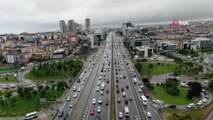 Anadolu yakasında sağanak yağış trafiğe neden oldu
