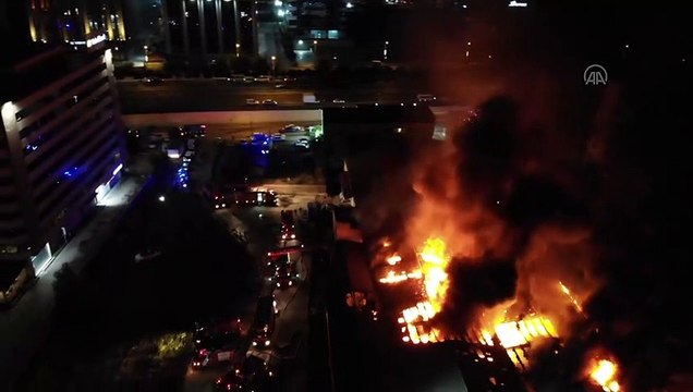 İSTANBUL - Küçükçekmece'de kağıt ambalaj fabrikasında yangın çıktı (2)