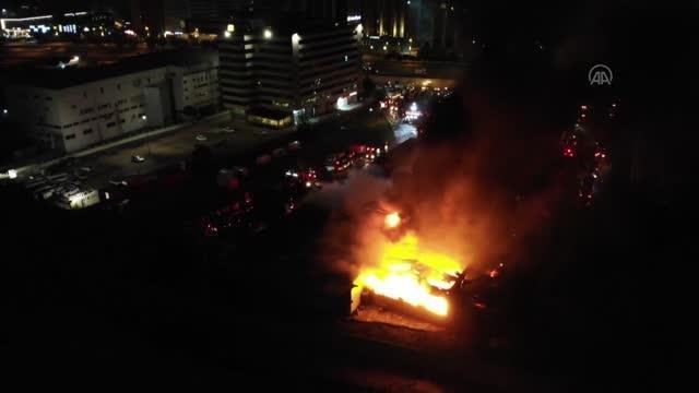 Son dakika haberleri: Küçükçekmece'de kağıt ambalaj fabrikasında çıkan yangına müdahale ediliyor