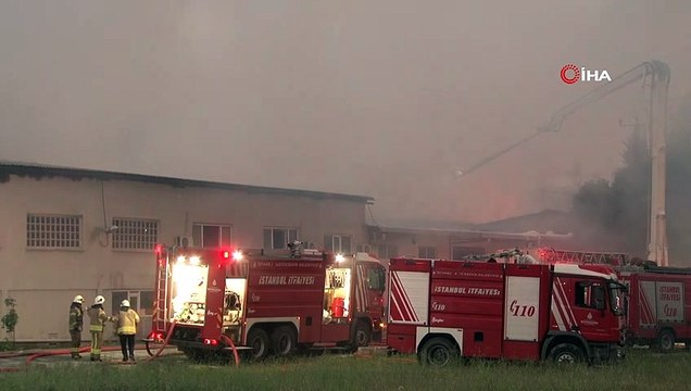 Küçükçekmece'deki kağıt ambalaj üretim merkezindeki yangın kontrol altına alındı