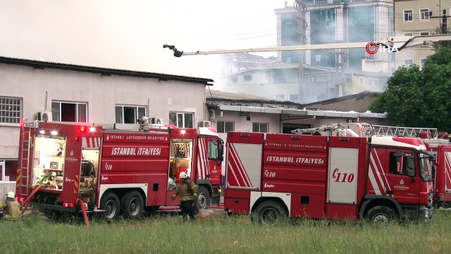 Küçükçekmece'deki kağıt ambalaj üretim merkezindeki yangın kontrol altına alındı