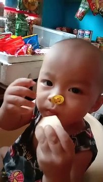 rovin eating apples l