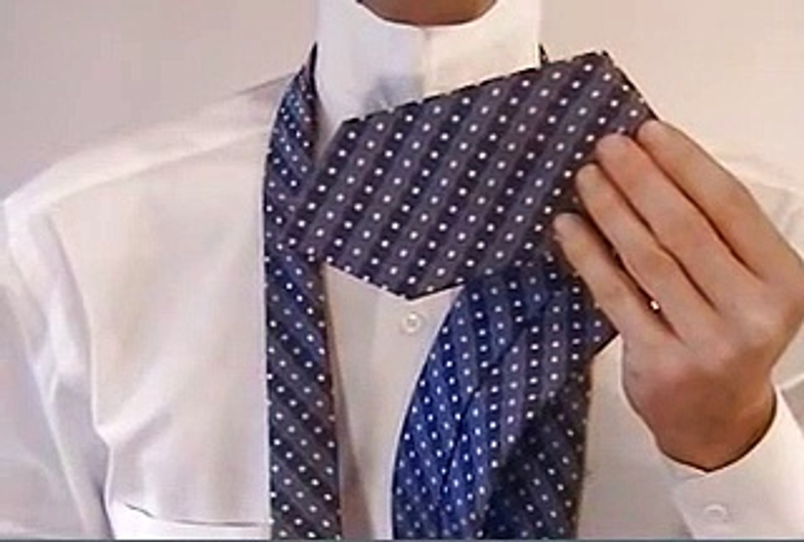 ⁣How To Tie A Tie - Expert Instructions On How To Tie A Tie