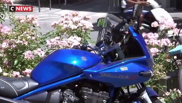 La ville de Lyon vient de lancer une campagne de contravention des deux-roues stationnés sur les trottoirs, après plusieurs années de tolérance - VIDEO