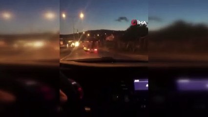 Pendik'te kamyonet arkasında tehlikeli yolculuk kamerada