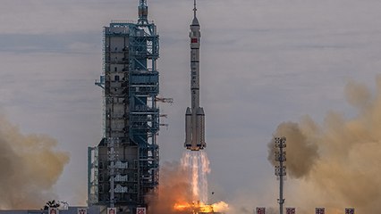 Download Video: Çin, yeni uzay istasyonunda görev alacak ilk mürettebatı taşıyan Shenzhou-12'yi başarıyla fırlattı