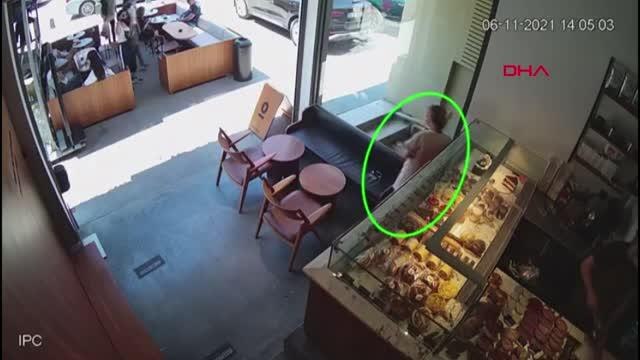 Şişli ve Beşiktaş'ta market, giyim mağazası ve kafeden hırsızlık yapan kadınlar kamerada