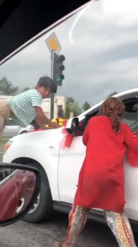 Ölümüne bahşiş mesaisi...Gelin arabasının üzerine böyle çıktı