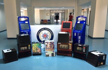 Şarj ve müzik kutusu görünümlü kumar makinelerine el konuldu