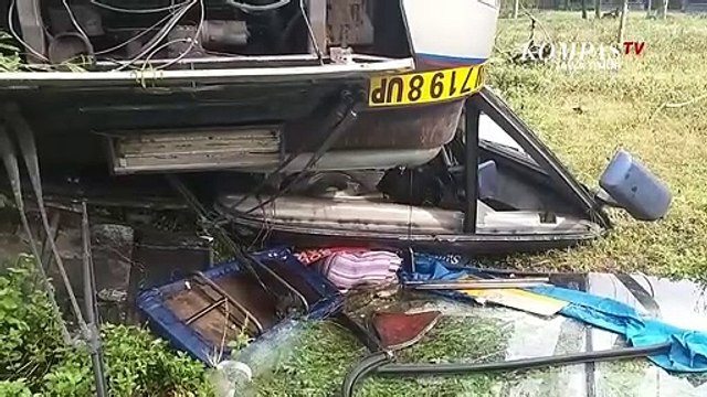 Kecelakaan Dua Bus Hantam Truk di Saradan Madiun