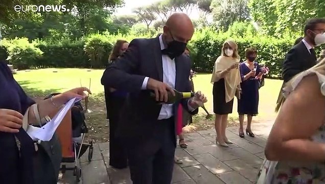 Matrimoni, il giorno più bello tra mascherine e misuratori di temperatura