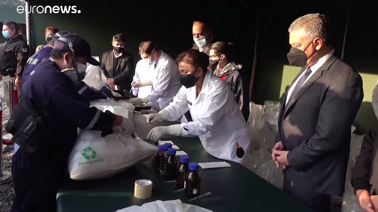 Incineran el mayor alijo de droga incautado en Perú