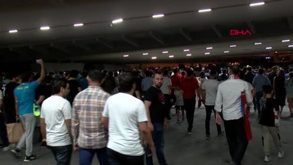 SPOR Türk taraftarlar Milli Takım'ın oyununa üzüldü