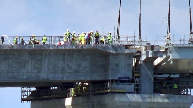 ÇANAKKALE - 1915 Çanakkale Köprüsü'nün yaklaşım viyadüklerine tabliyeler yerleştiriliyor