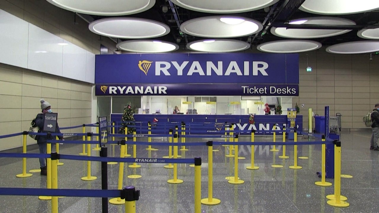 Ryanair e aeroporti inglesi: azione legale contro il governo-Johnson per i "colori-Covid"