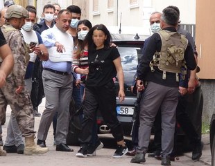 EVİNE GİTTİĞİ KADIN İLE 6 YAŞINDAKİ KIZINI REHİN ALDI