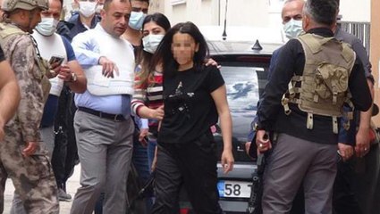 Sürekli rahatsız ettiği kadını, 6 yaşındaki kızıyla birlikte rehin aldı