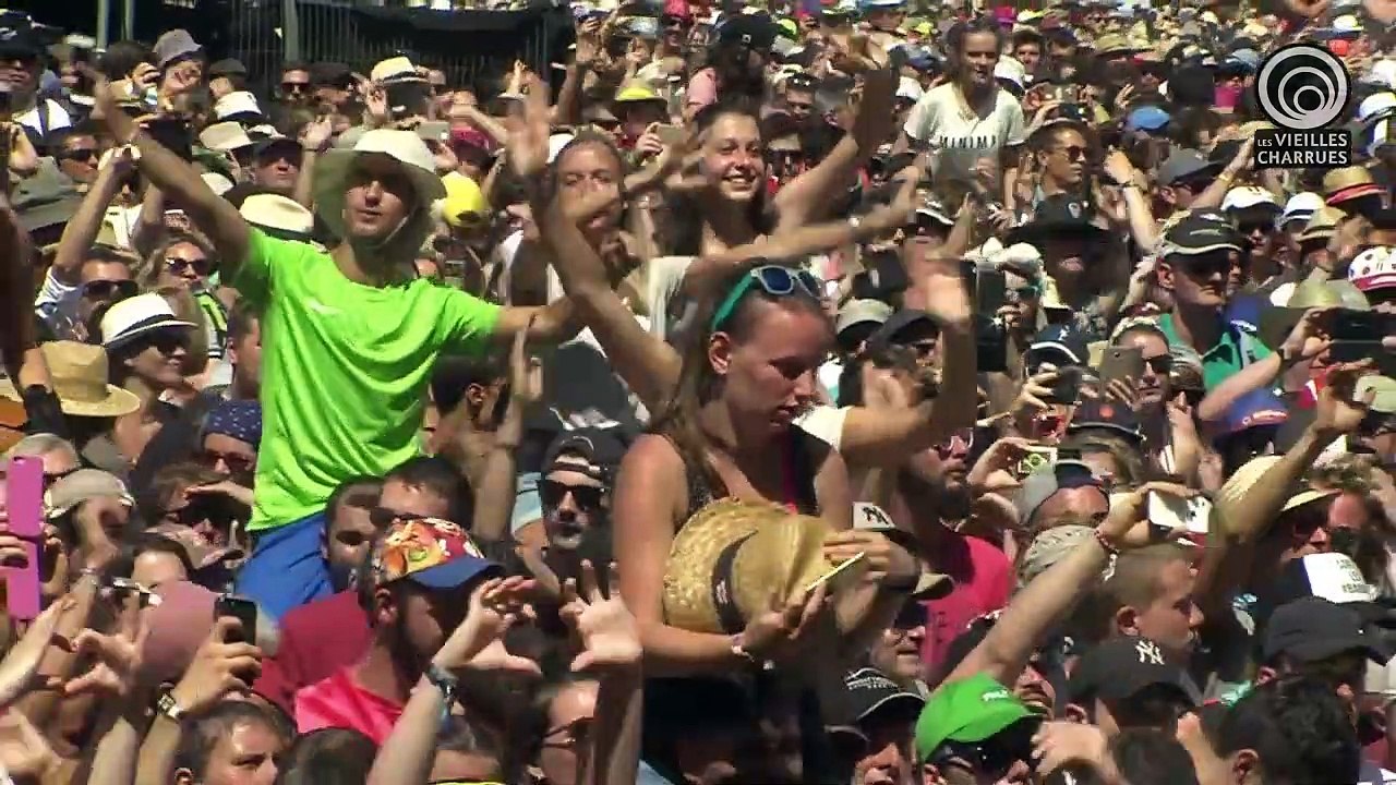 Vianney chante son tube "Je m'en vais" aux Vieilles Charrues
