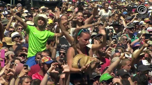 Vianney chante son tube Je m'en vais aux Vieilles Charrues