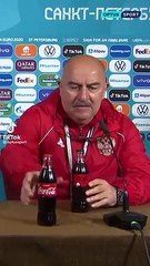 Ronaldo masadan şişesini kaldırmıştı; Rusya Teknik Direktörü basın toplantısında kolayı içti