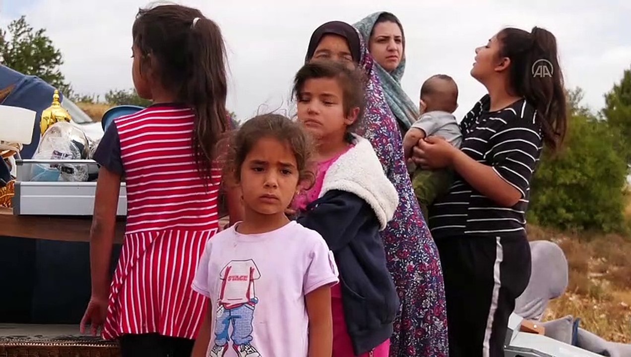 EL HALİL - İsrail güçleri Batı Şeria'da Filistinlilere ait bir evi yıktı