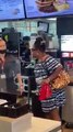 Etats-Unis: Une femme arrêtée après avoir violemment agressé des employés d’un restaurant McDonald’s dans l’Ohio - Regardez